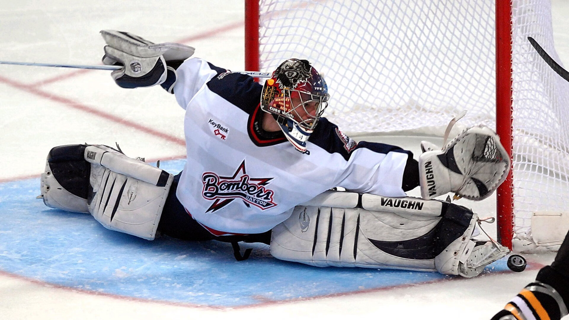 20架战机轰炸首都,空袭撕裂城市,轰炸机击落战斗机